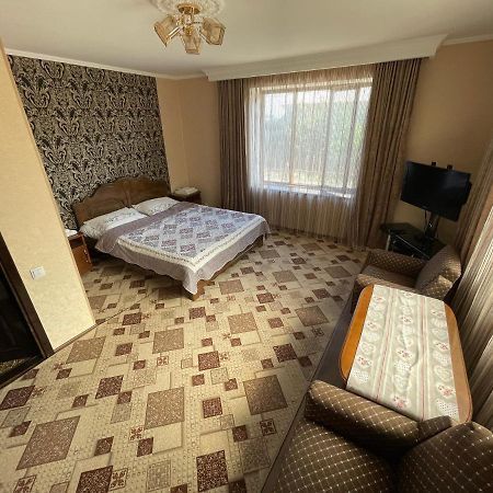 Guest House Eles Karakol Kültér fotó