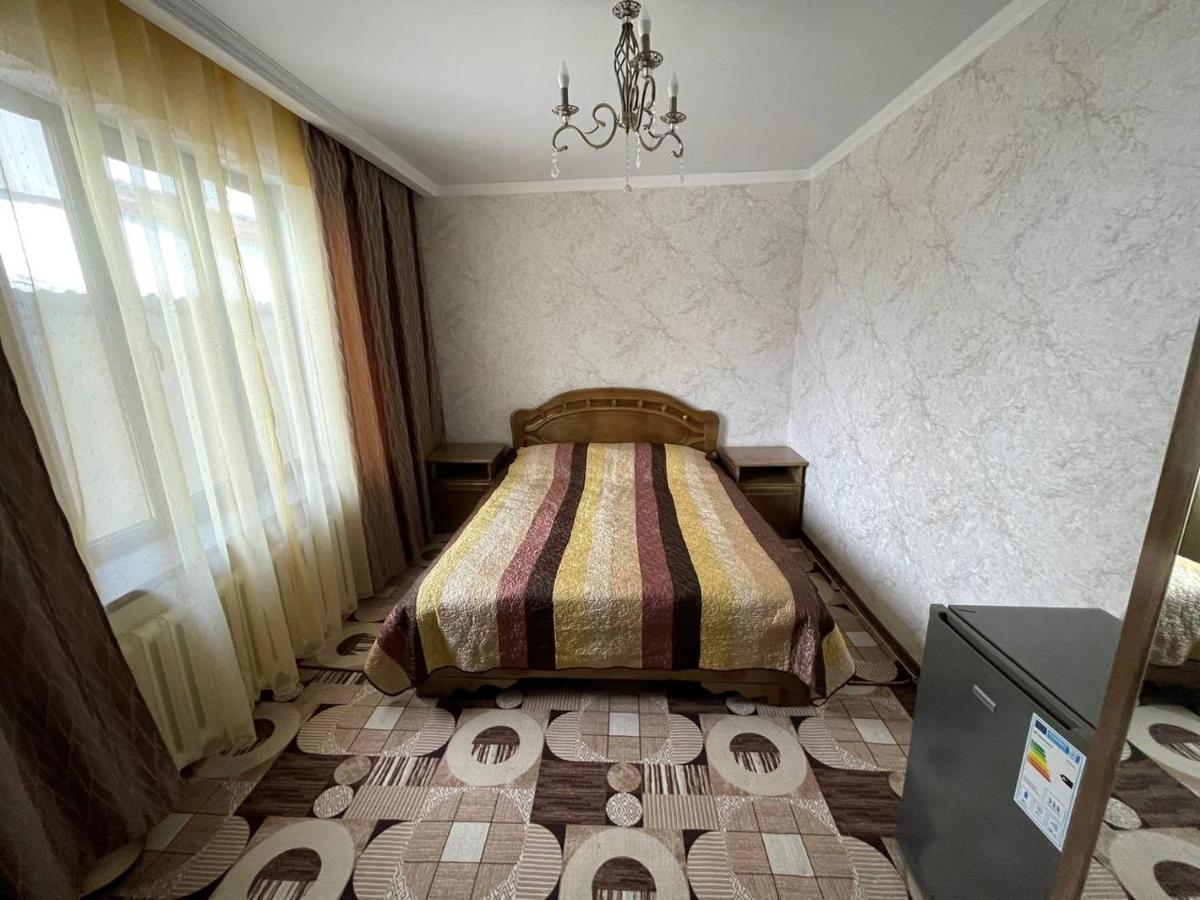 Guest House Eles Karakol Kültér fotó